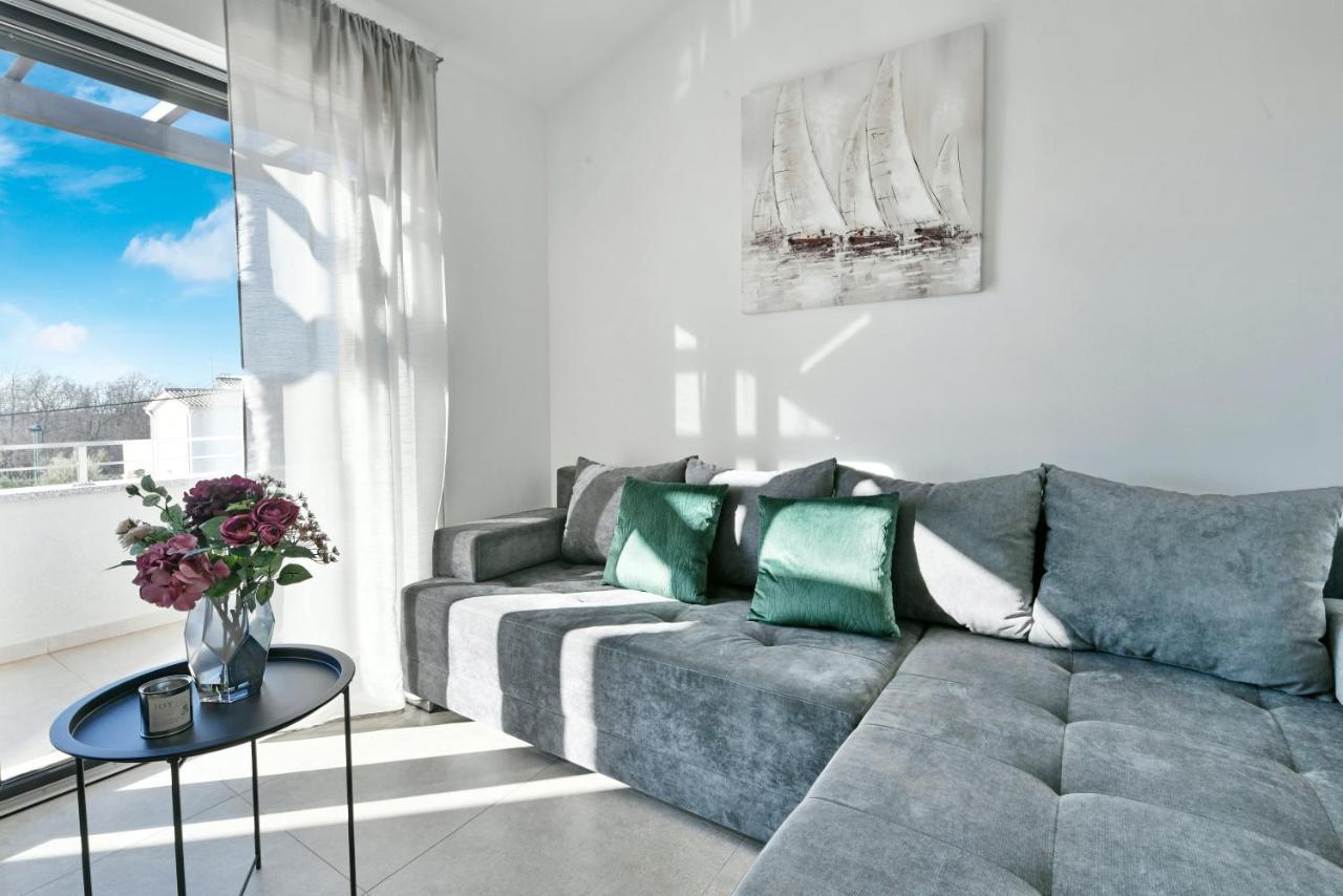 R2 Apartment By Residence Rudan Vižinada Extérieur photo
